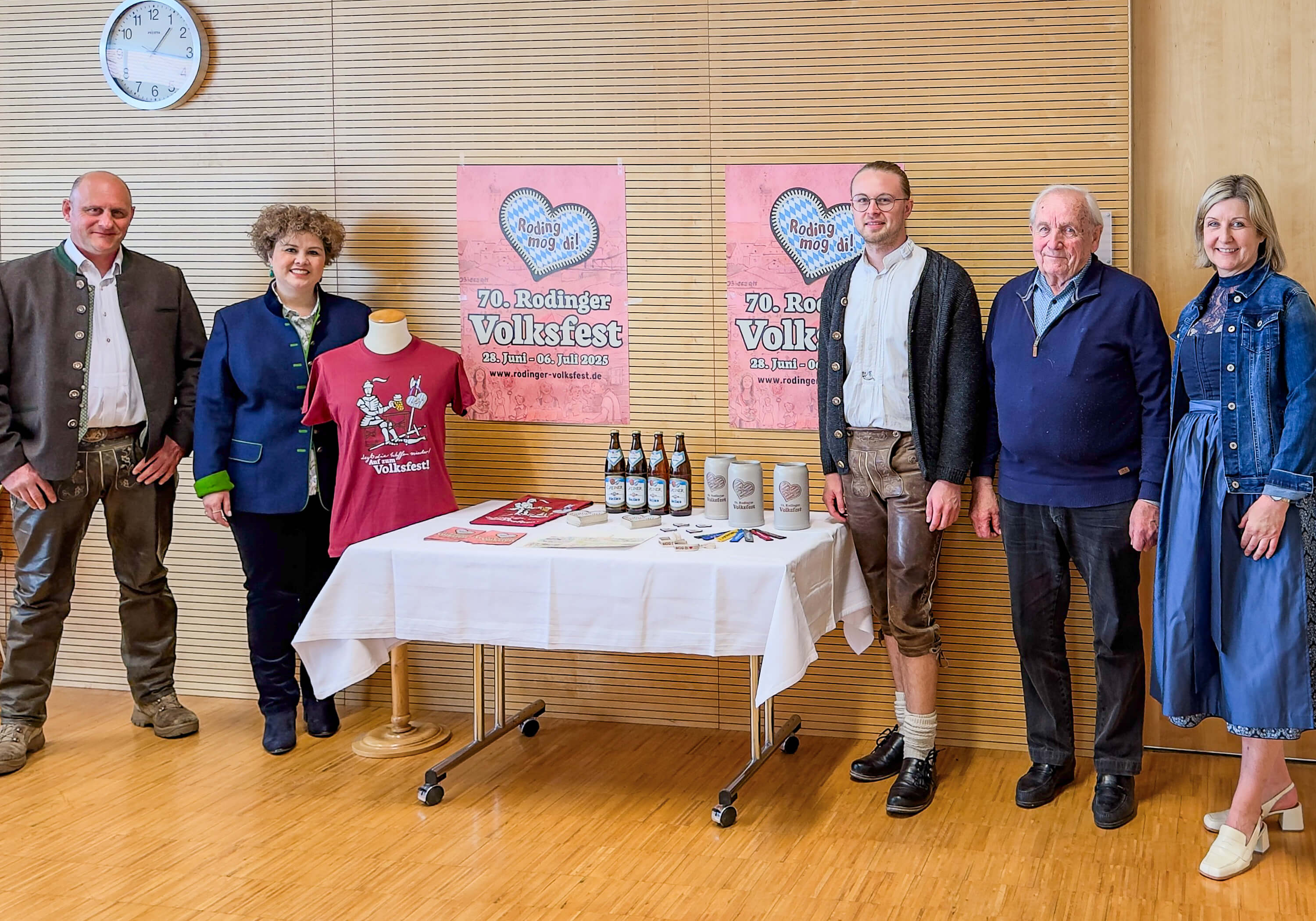 Gruppenfoto der Organisatoren für das Rodinger Volksfest